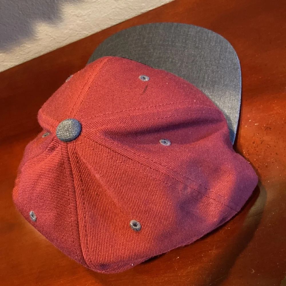 Element authentic cut2266P style MAHTIBAL burgundy and gray sizeOSFA
